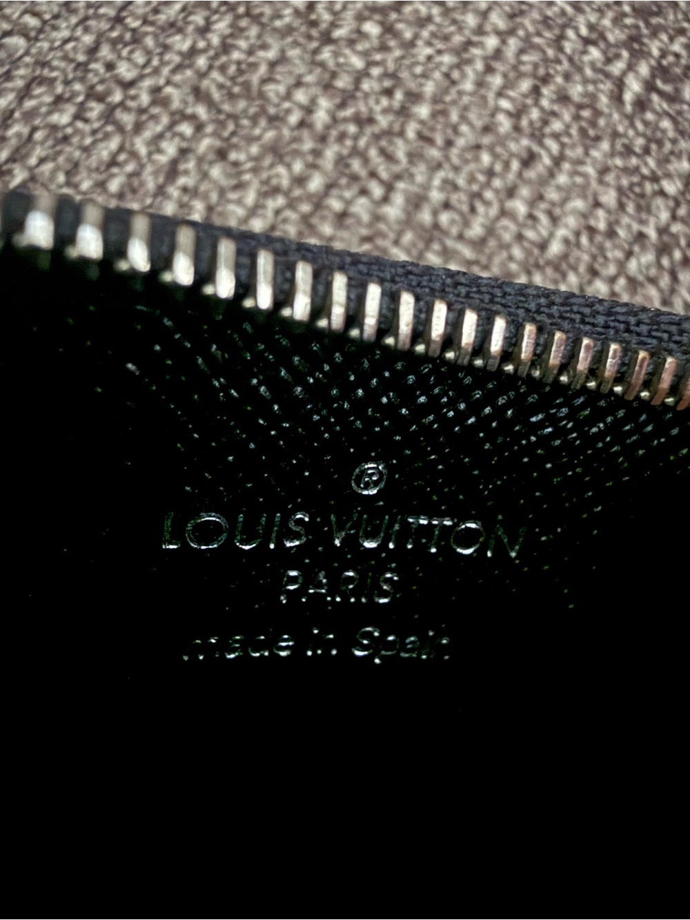Preloved Louis Vuitton Epi Pouch - Picture 4 of 7